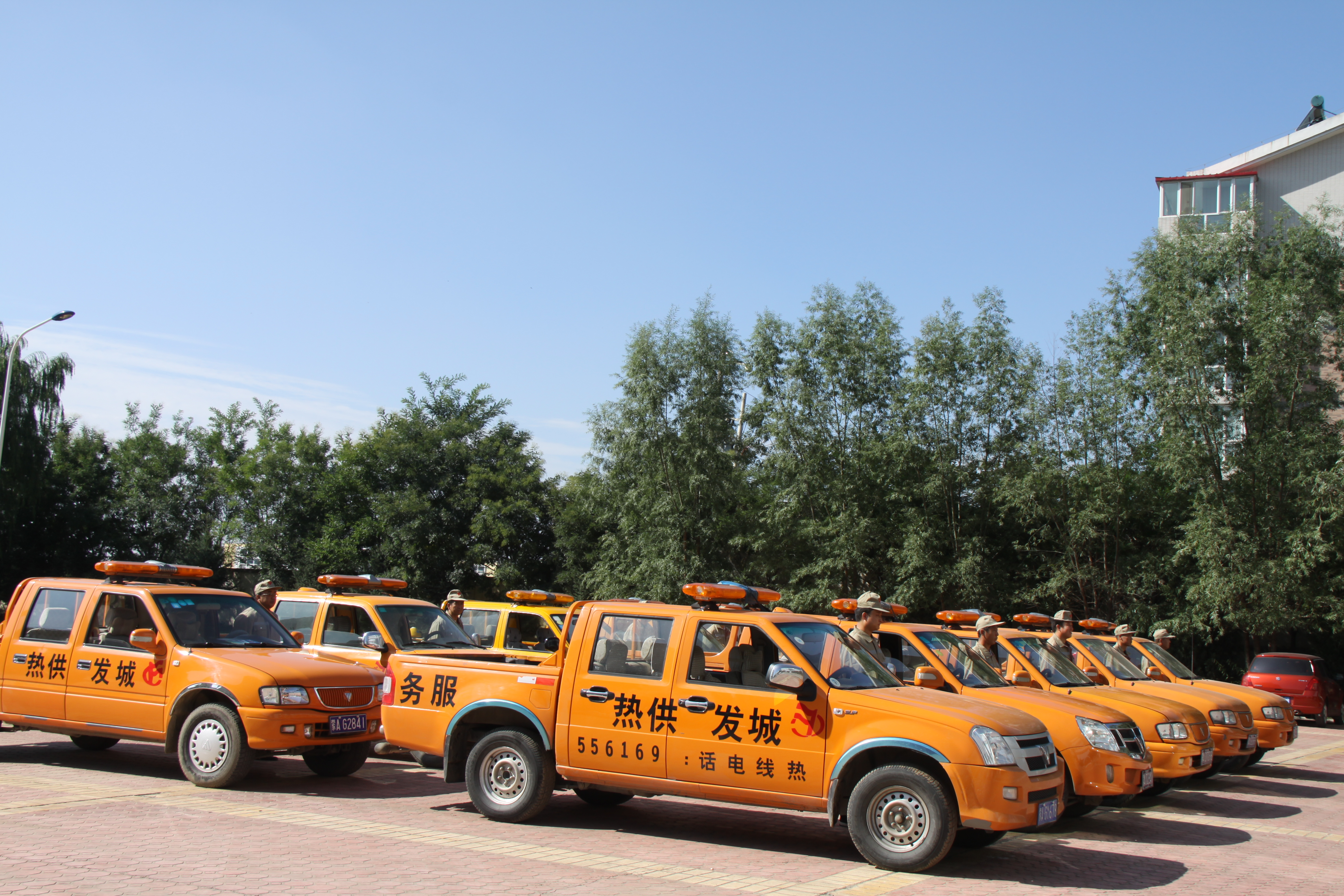 供熱服務、搶險車隊.jpg 供熱服務、搶險車隊.jpg